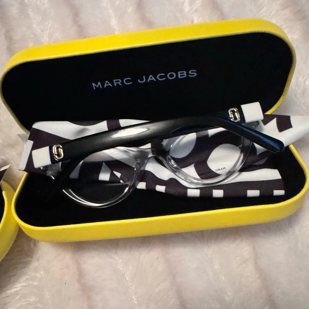 Marc Jacobs Chic Cat-Eye Glasses
